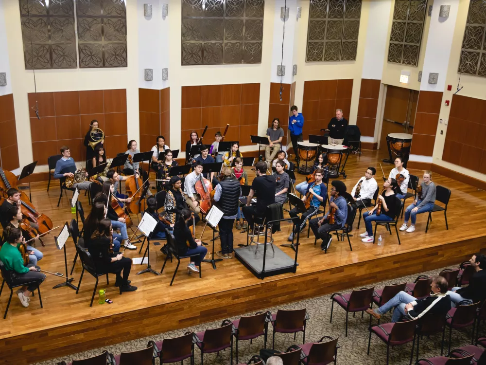 Conductor Dinis Sousa and Orchestre Révolutionnaire et Romantique musicians work with an ensemble of Merit School for Music and CMPI students.