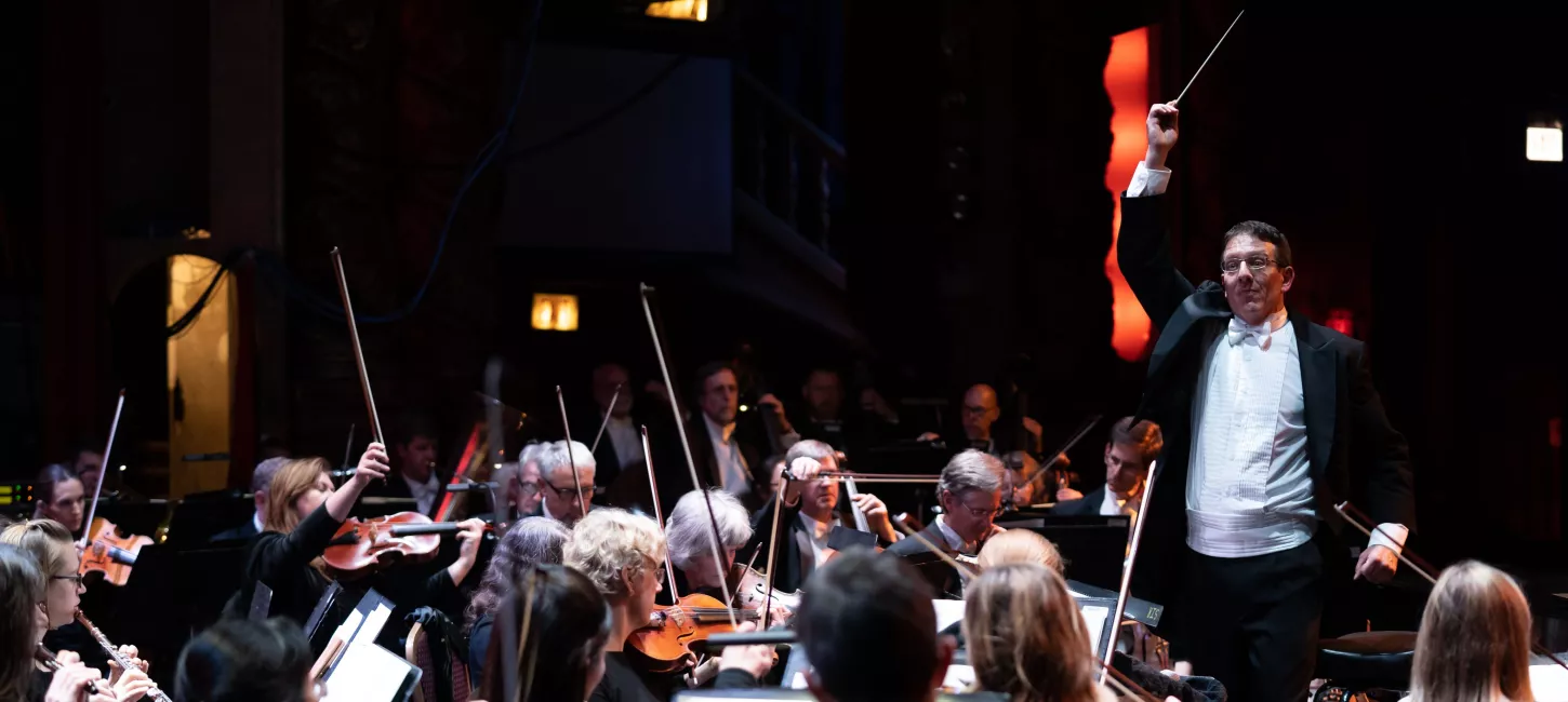 Scott Speck conducting the musicians of Chicago Philharmonic