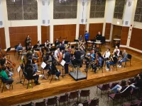 Conductor Dinis Sousa and Orchestre Révolutionnaire et Romantique musicians work with an ensemble of Merit School for Music and CMPI students.