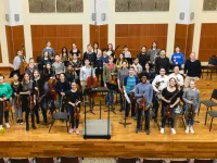 Conductor Dinis Sousa and Orchestre Révolutionnaire et Romantique musicians after working with an ensemble of Merit School for Music and CMPI students.